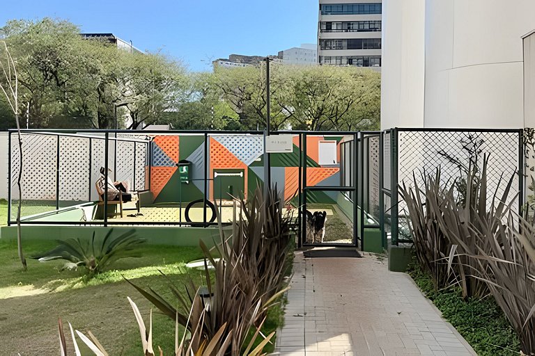 Completo e funcional, ao lado do Metrô e Allianz