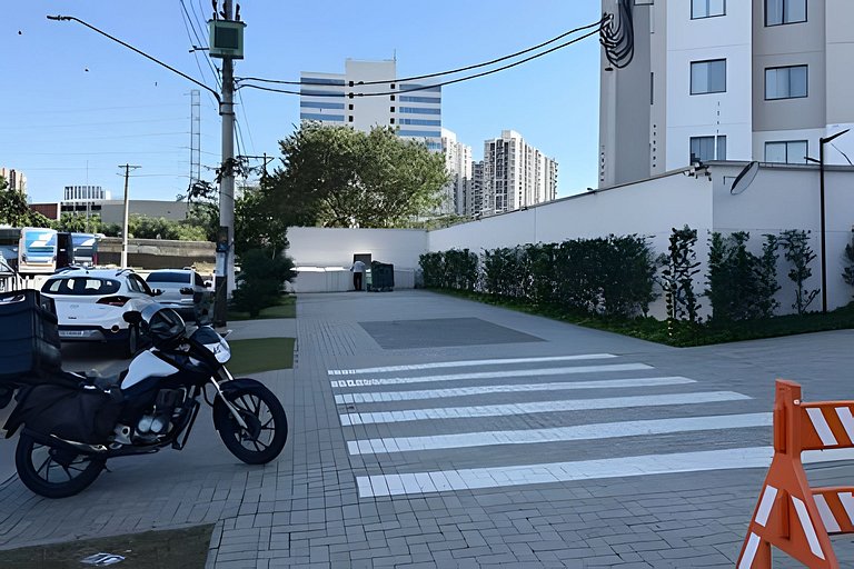 Completo e funcional, ao lado do Metrô e Allianz