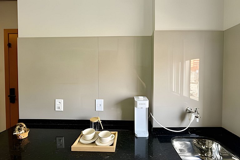 Flat 11 amplo c/ ar-condicionado perto Anclivepa