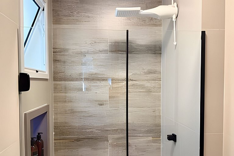 Flat 11 amplo c/ ar-condicionado perto Anclivepa