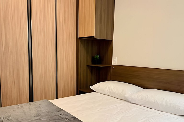 Studio 11 amplo c/ ar-condicionado perto Anclivepa