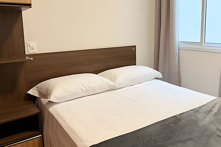 Flat 11 amplo c/ ar-condicionado perto Anclivepa