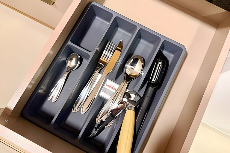 Studio 12 com ar-condicionado p/ ao metrô Belém