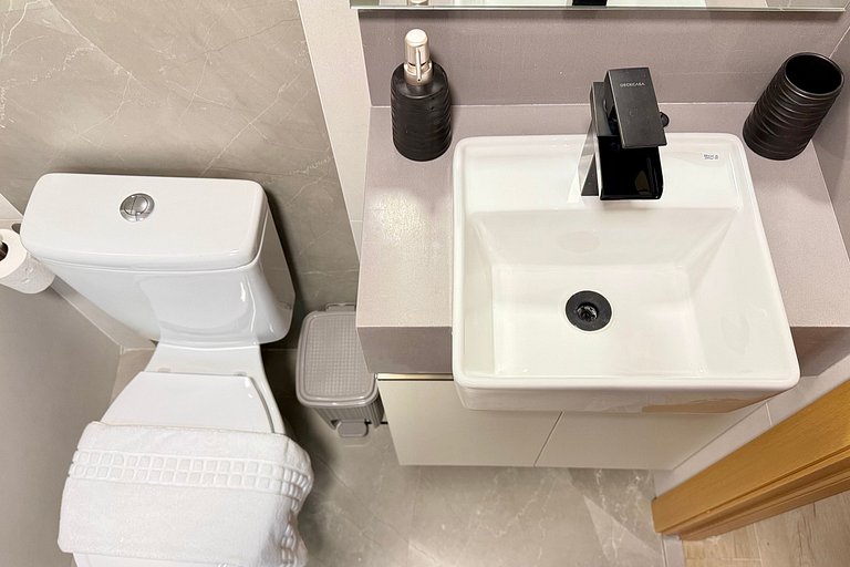 Studio 02 Cinema com Projetor e Enxoval de Hotel