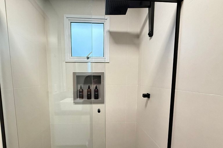 Studio 02 Cinema com Projetor e Enxoval de Hotel