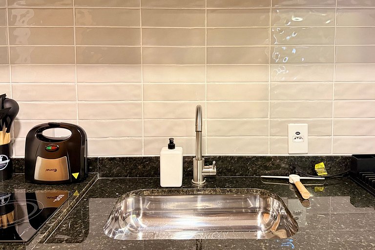 Studio 02 Cinema com Projetor e Enxoval de Hotel