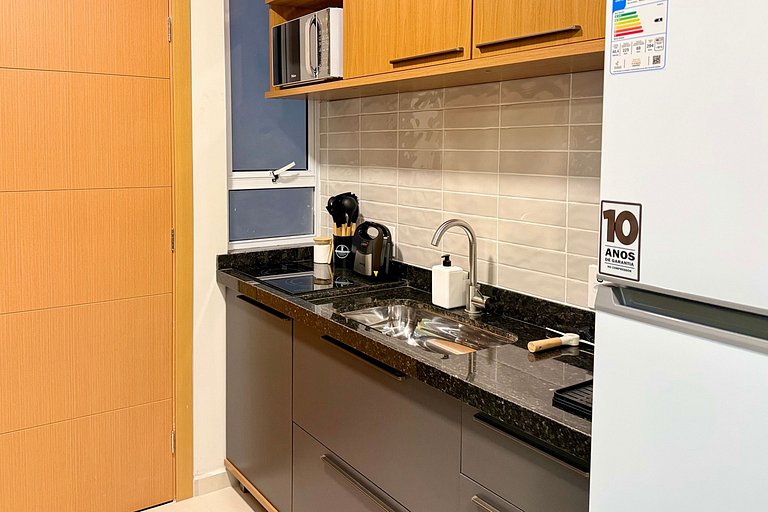 Studio 02 Cinema com Projetor e Enxoval de Hotel