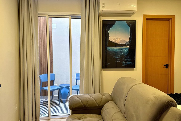 Flat 02 Cinema com Projetor e Enxoval de Hotel