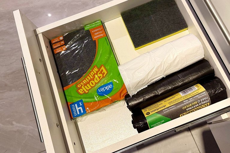 Studio c/ Ar-Condicionado pertinho da Liberdade