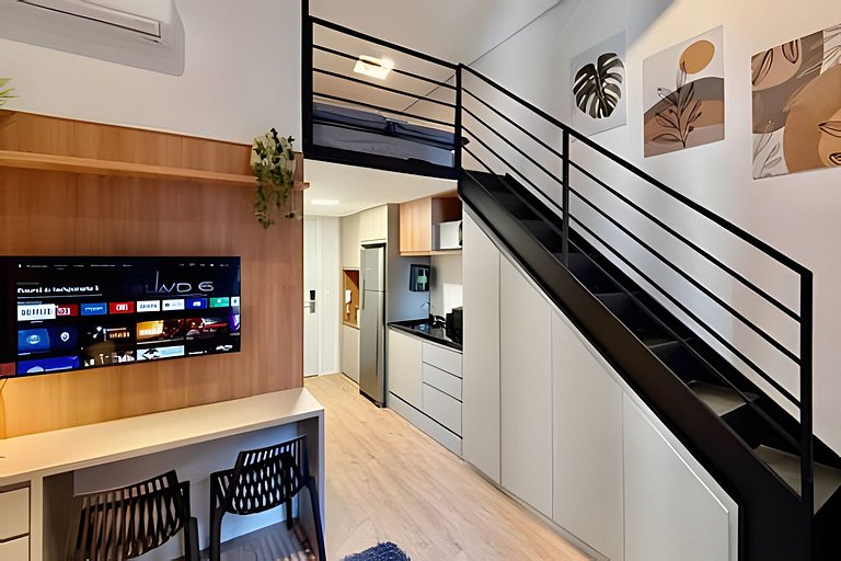 Loft c/ Mezanino · Pé-direito Alto · Até 4 pessoas