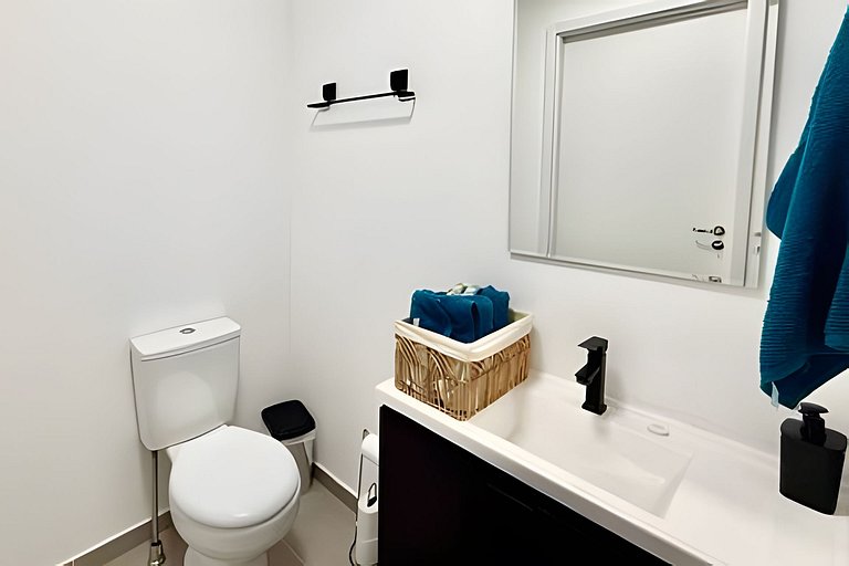 Loft c/ Mezanino · Pé-direito Alto · Até 4 pessoas