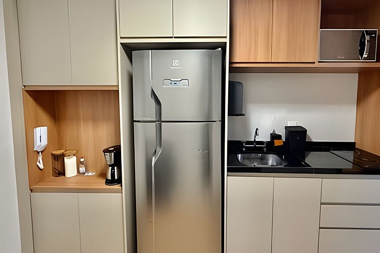 Loft c/ Mezanino · Pé-direito Alto · Até 4 pessoas