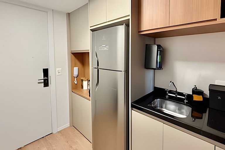 Loft c/ Mezanino · Pé-direito Alto · Até 4 pessoas