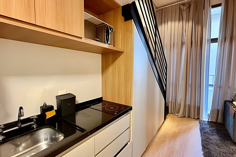 Loft c/ Mezanino · Pé-direito Alto · Até 4 pessoas