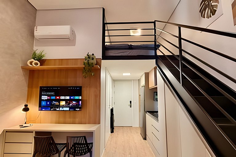 Loft c/ Mezanino · Pé-direito Alto · Até 4 pessoas