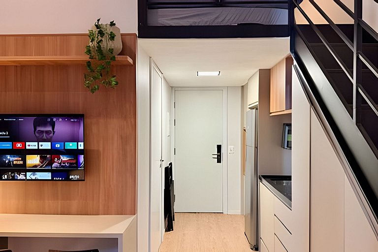Loft c/ Mezanino · Pé-direito Alto · Até 4 pessoas