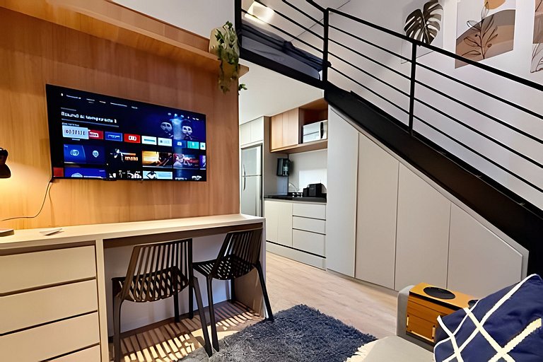 Loft c/ Mezanino · Pé-direito Alto · Até 4 pessoas