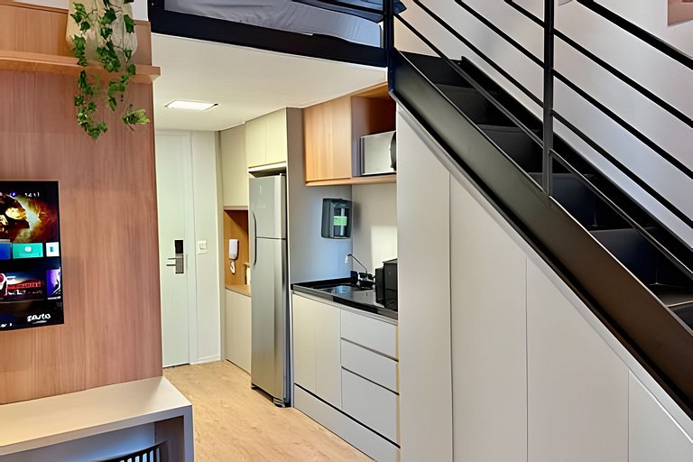 Loft c/ Mezanino · Pé-direito Alto · Até 4 pessoas