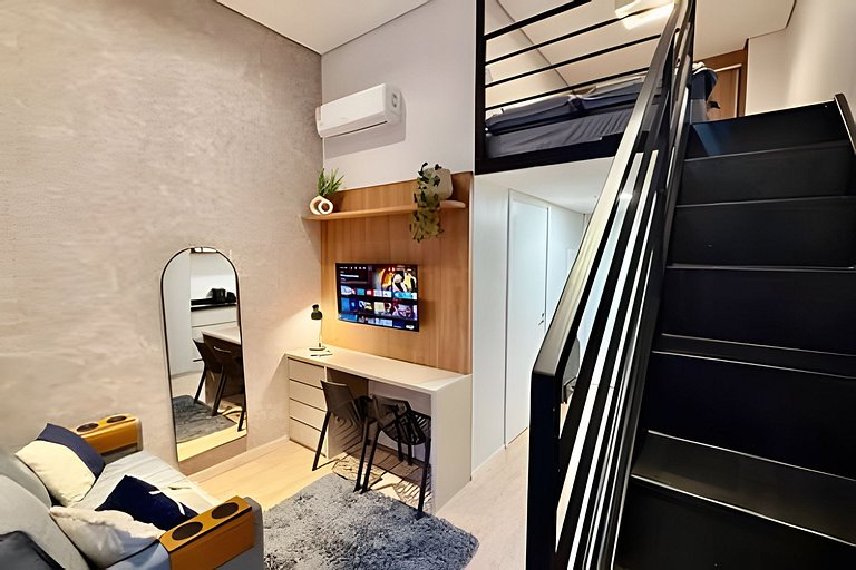 Loft c/ Mezanino · Pé-direito Alto · Até 4 pessoas