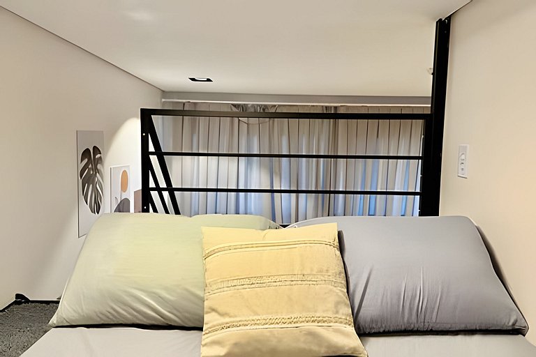 Loft c/ Mezanino · Pé-direito Alto · Até 4 pessoas