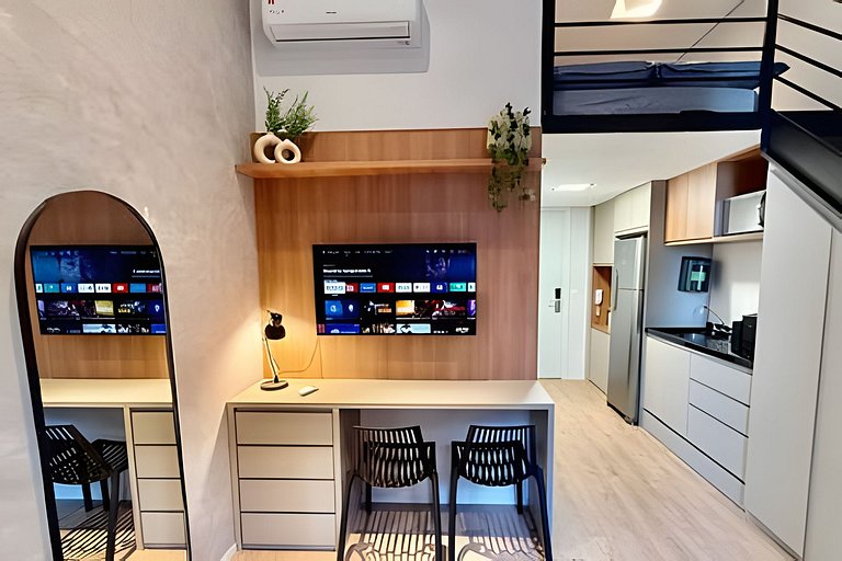 Loft c/ Mezanino · Pé-direito Alto · Até 4 pessoas