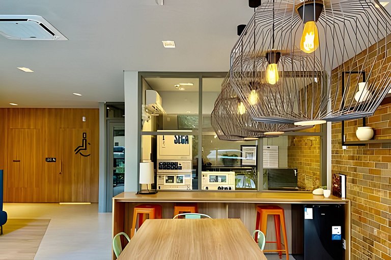 Loft c/ Mezanino · Pé-direito Alto · Até 4 pessoas