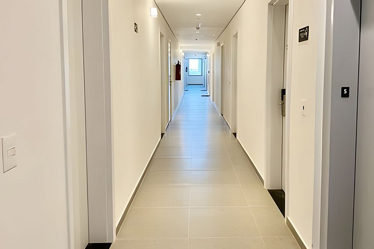 Loft c/ Mezanino · Pé-direito Alto · Até 4 pessoas