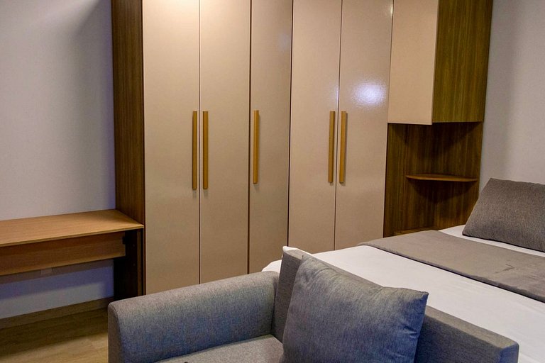 Studio 05 amplo com ar condicionado e 2 varandas